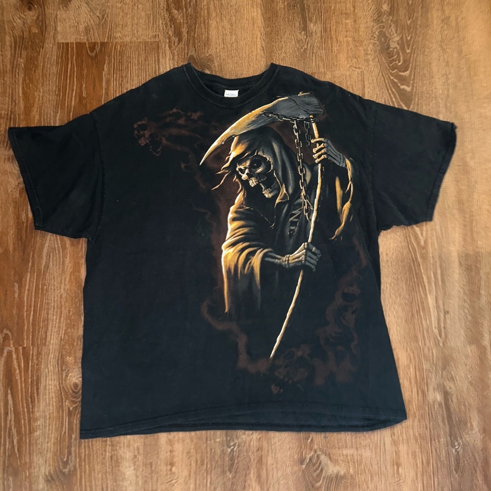 Y2K/vintage grim reaper Gildan shirt size 2xl but fits like xl